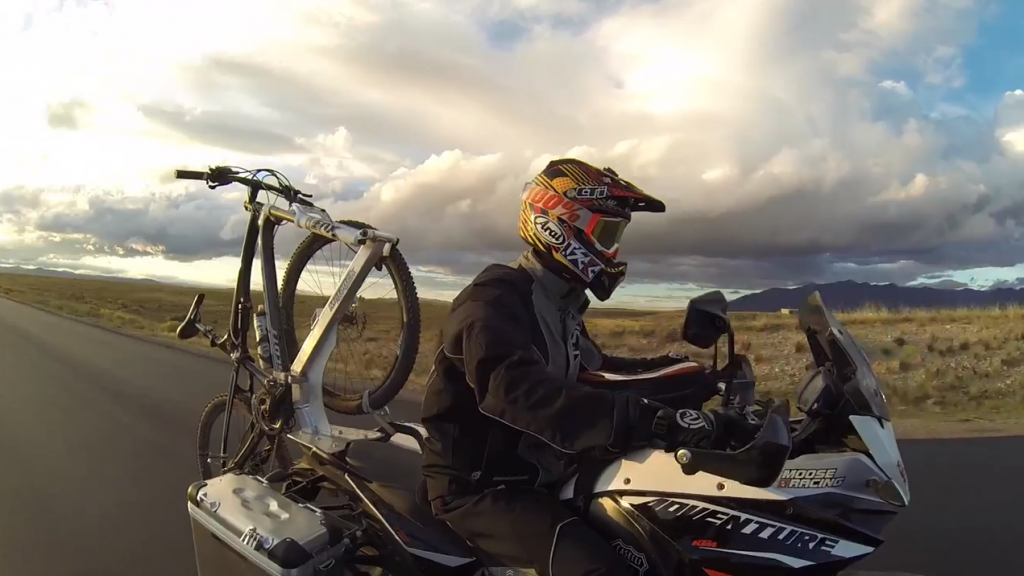 Bikes on bike : l’aventure moto + VTT