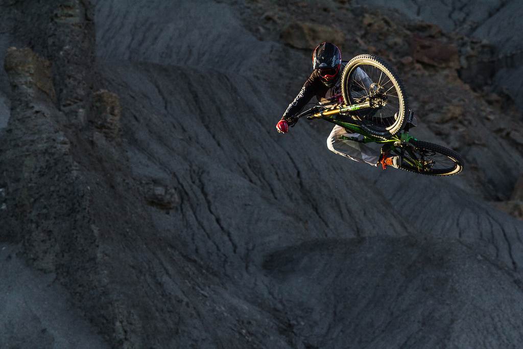 Bas van Steenbergen – Shoulder Season