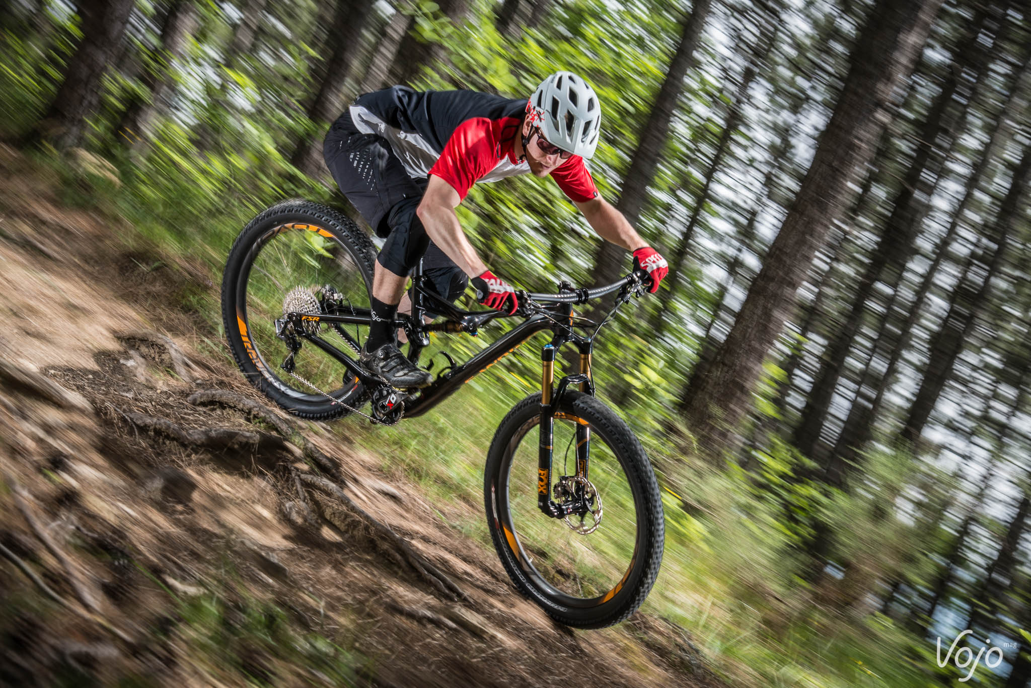 Specialized_Stumpjumper_Action_Copyright_Manu_Molle_VojoMag-6