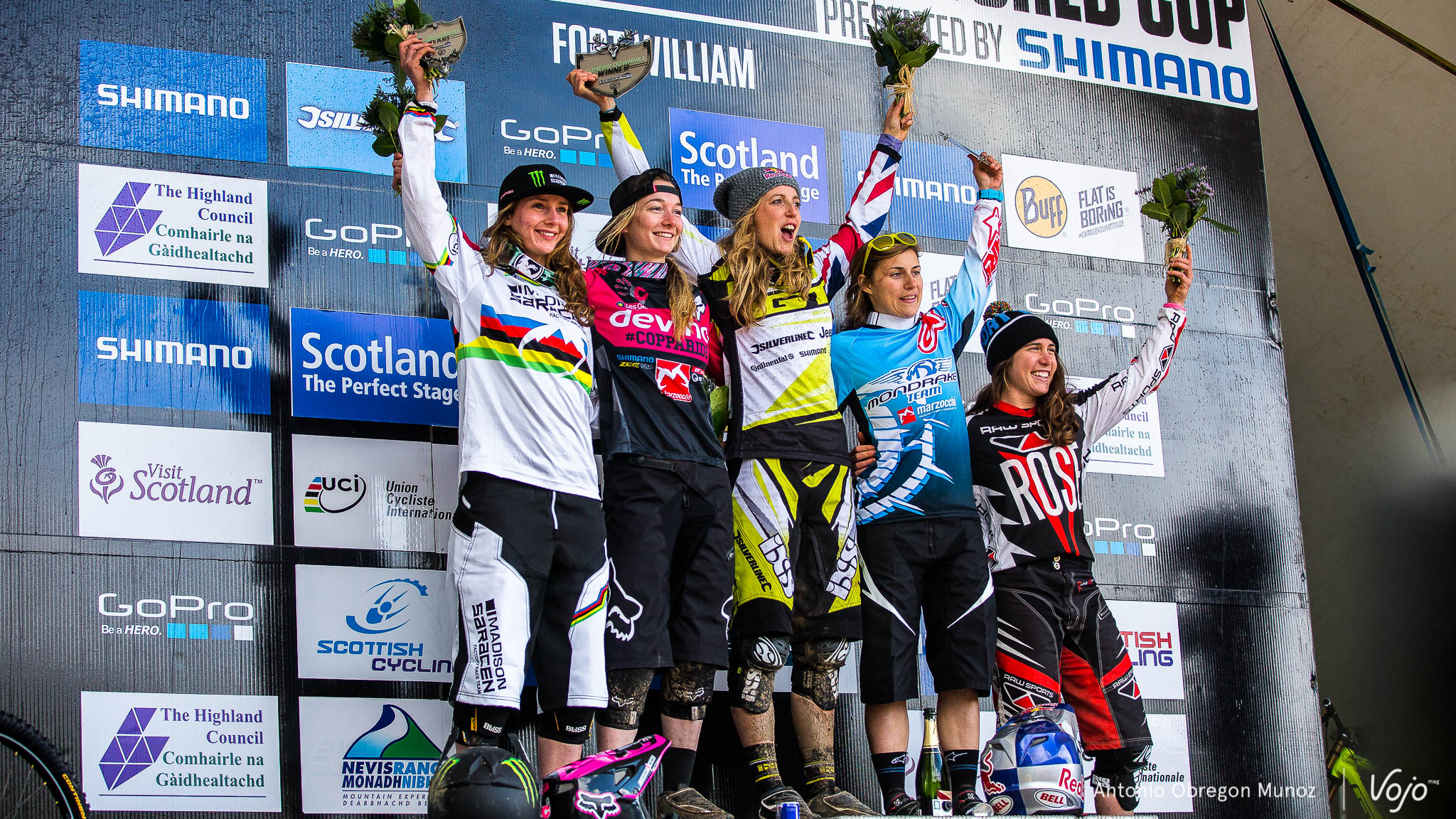 Fort_William_UCI_World_Cup_DH_2015_(Podium_Femmes)_Copyright_Antonio_Obregon_VojoMag-5