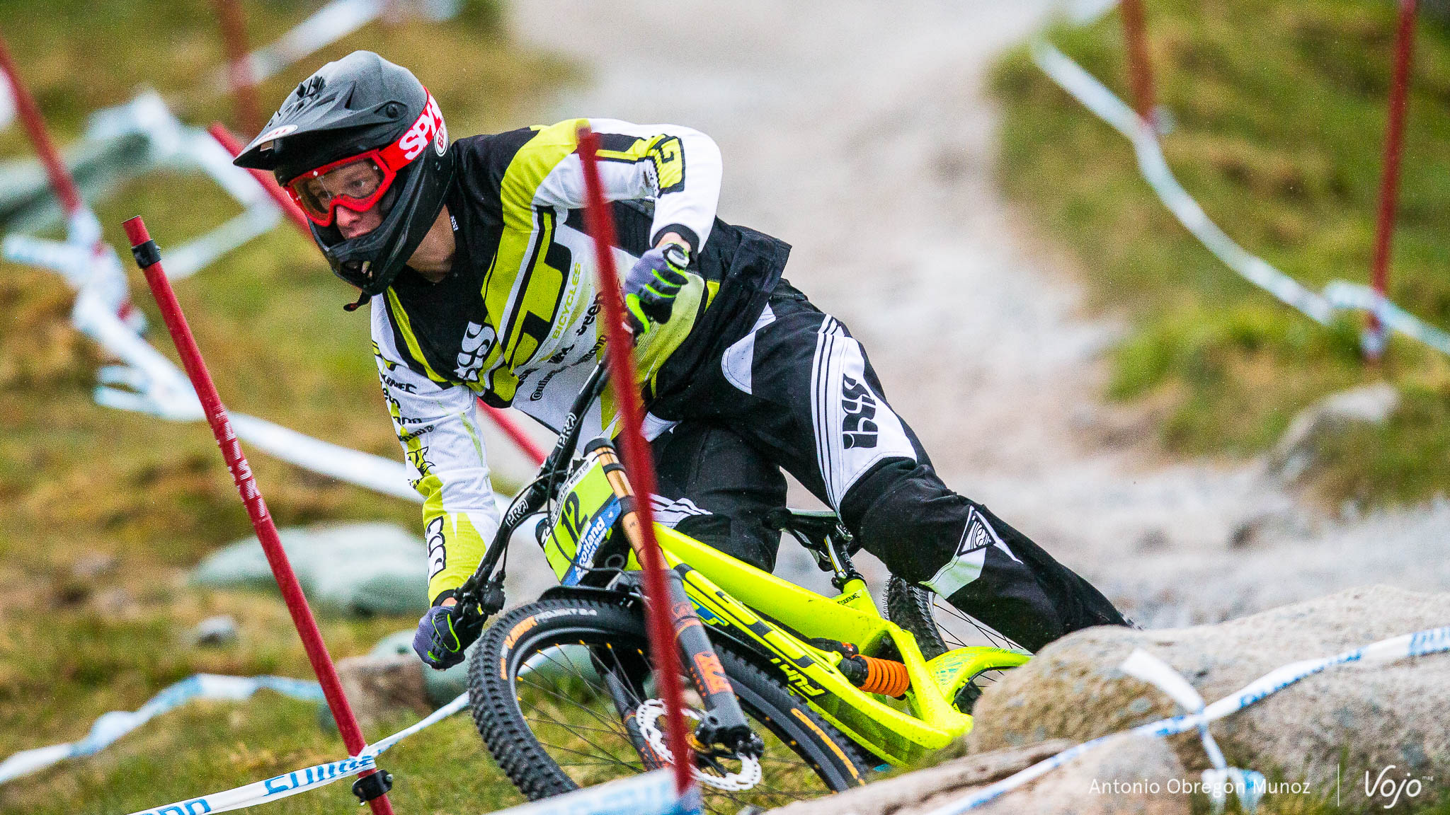 Fort_William_UCI_World_Cup_DH_2015_(trainning_GroupeB)_(MartinMaes)_Copyright_Antonio_Obregon_VojoMag-3