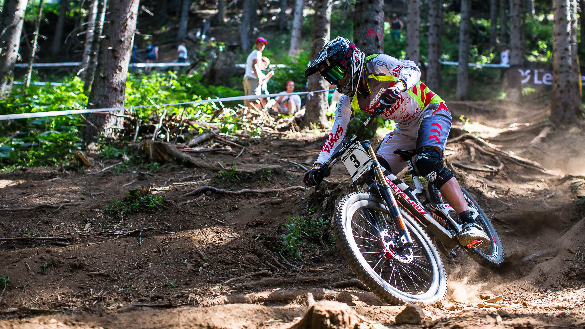 Lenzerheide_UCI_World_Cup_DH_2015_final_Elite_Copyright_Antonio_Obregon_VojoMag