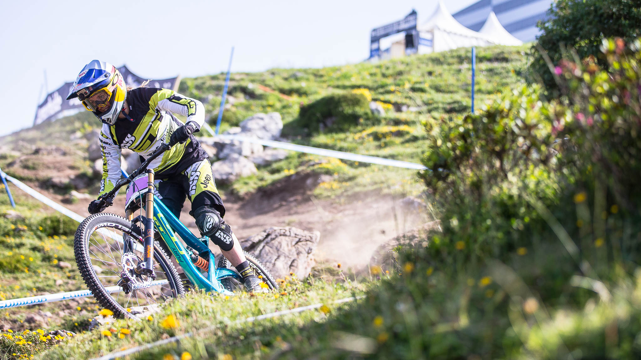 Lenzerheide_UCI_World_Cup_DH_2015_final_Women_Copyright_Antonio_Obregon_VojoMag