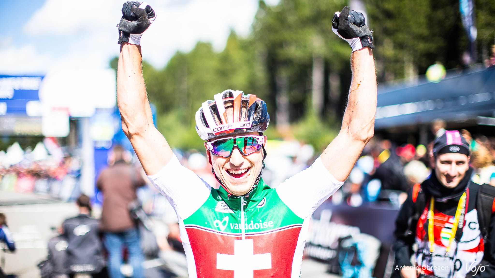 Nino Schurter – Hunt for Glory #6 : World Champ !