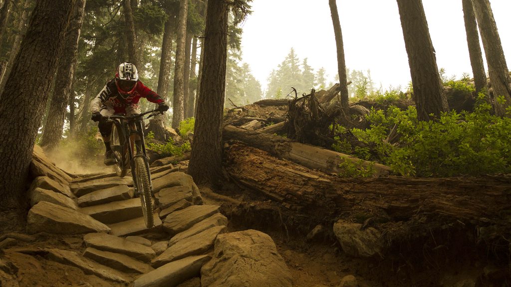 Kenny Smith défie la gravité à Whistler