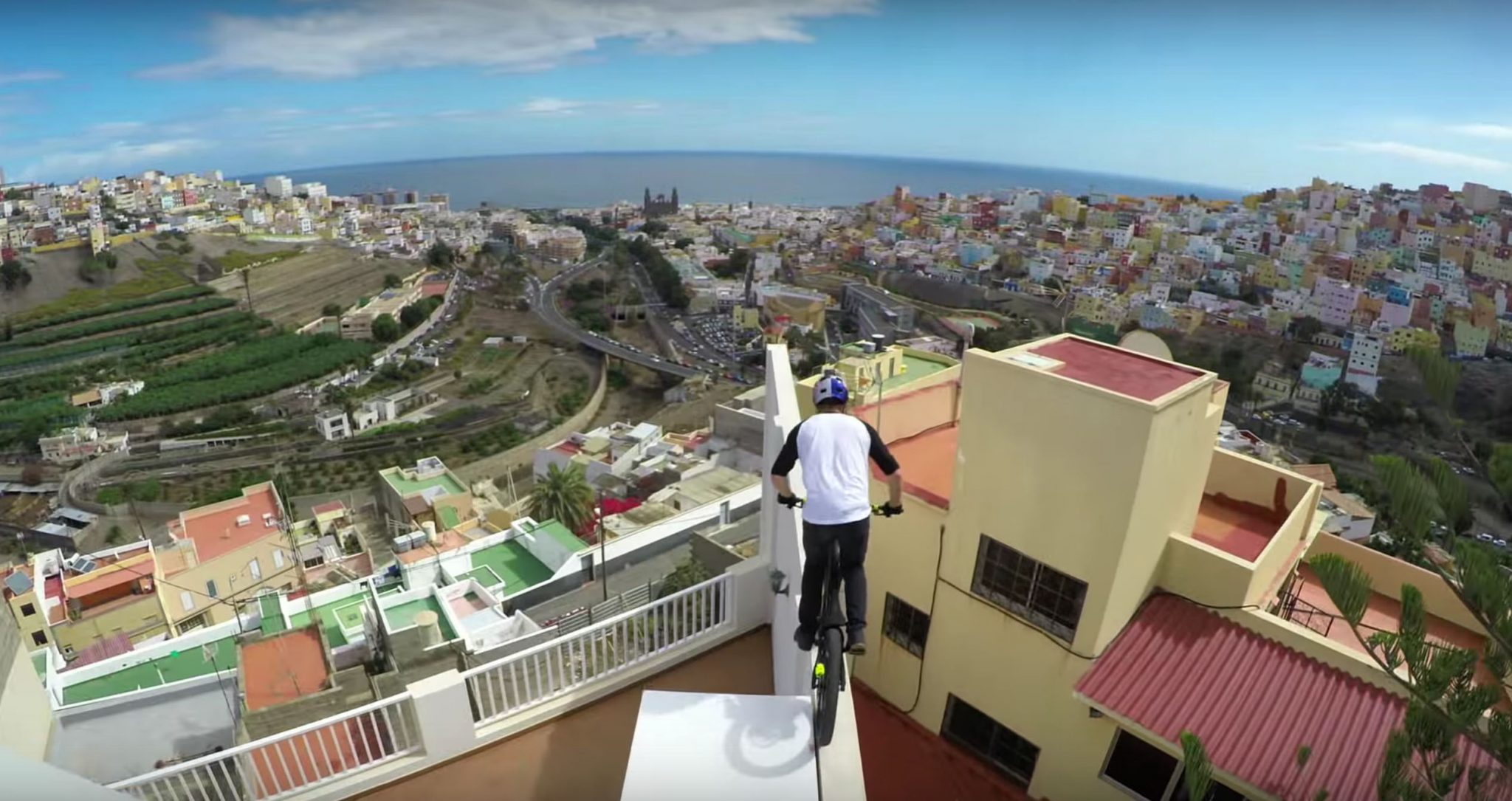 Cascadia : Danny MacAskill en mode bike-parkour !