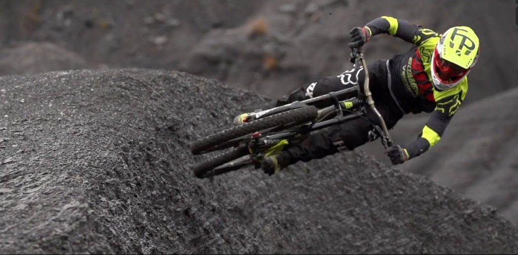 Le Commencal Suprême DH V4 de Rémi Thirion