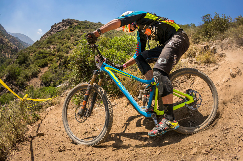 SANTIAGO, CHILE Ð 9 de Feb. 2016. El corredor francs Francois Bailley Maitre durante la primera jornada de la 3ra versin del Santa Cruz Andes Pacfico 2016. Esta competencia de Enduro en Mountain Bike tiene una duracin de 5 das y recorre Chile desde La Cordillera de los Andes a la Localidad de Matanzas en la VI regin. Claudio Olguin/MONTENBAIK.COM