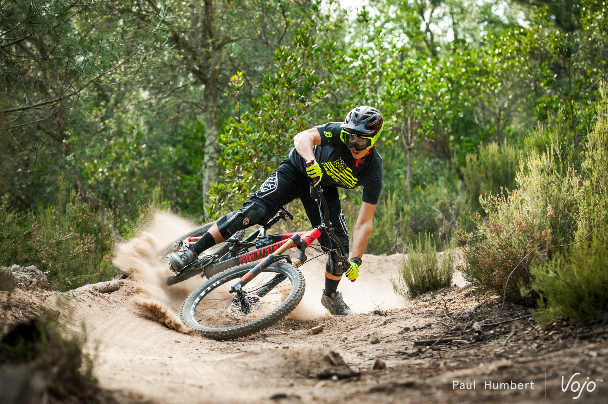 team-lac-blanc-commencal-2016-spain-paul-humbert-33