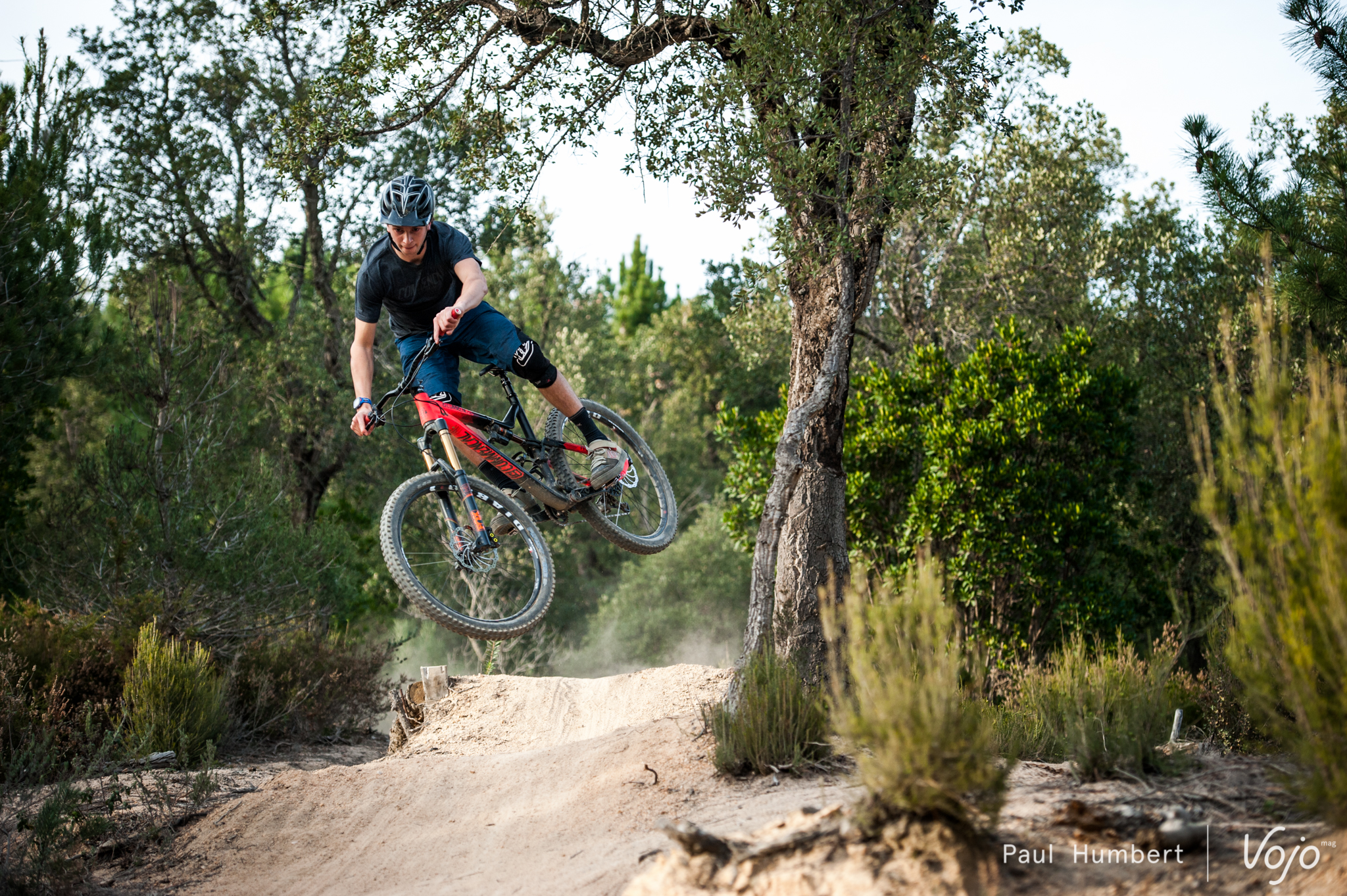 team-lac-blanc-commencal-2016-spain-paul-humbert-36