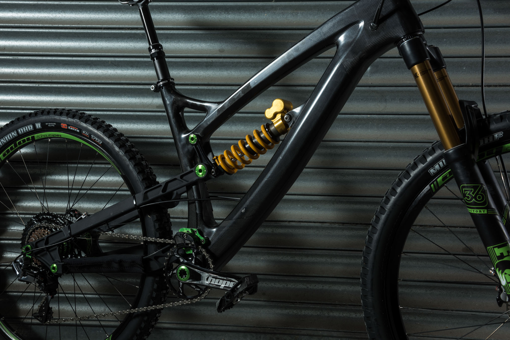 Hope lance un cadre enduro carbone !