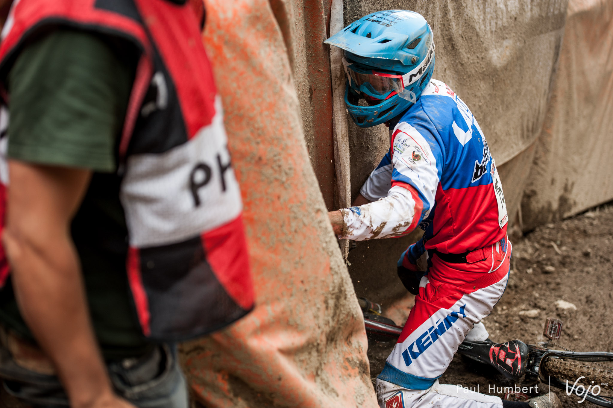 Premier homme au départ, Thibault Laly rate sa course en terminant dans un matelas.