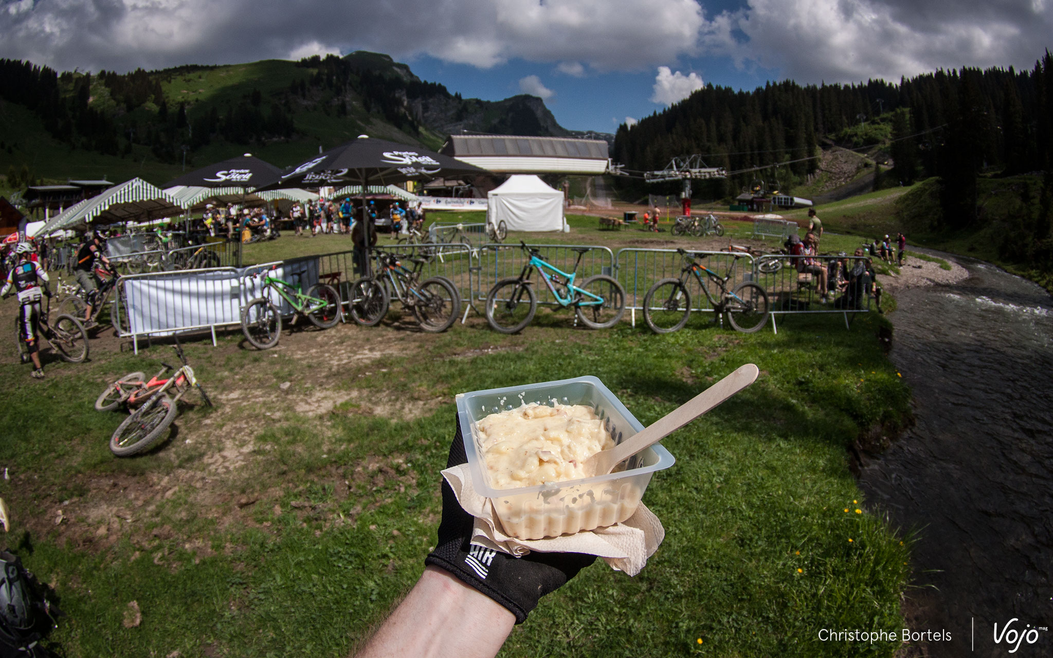 … à la célébrissime tartiflette des Lindarets !