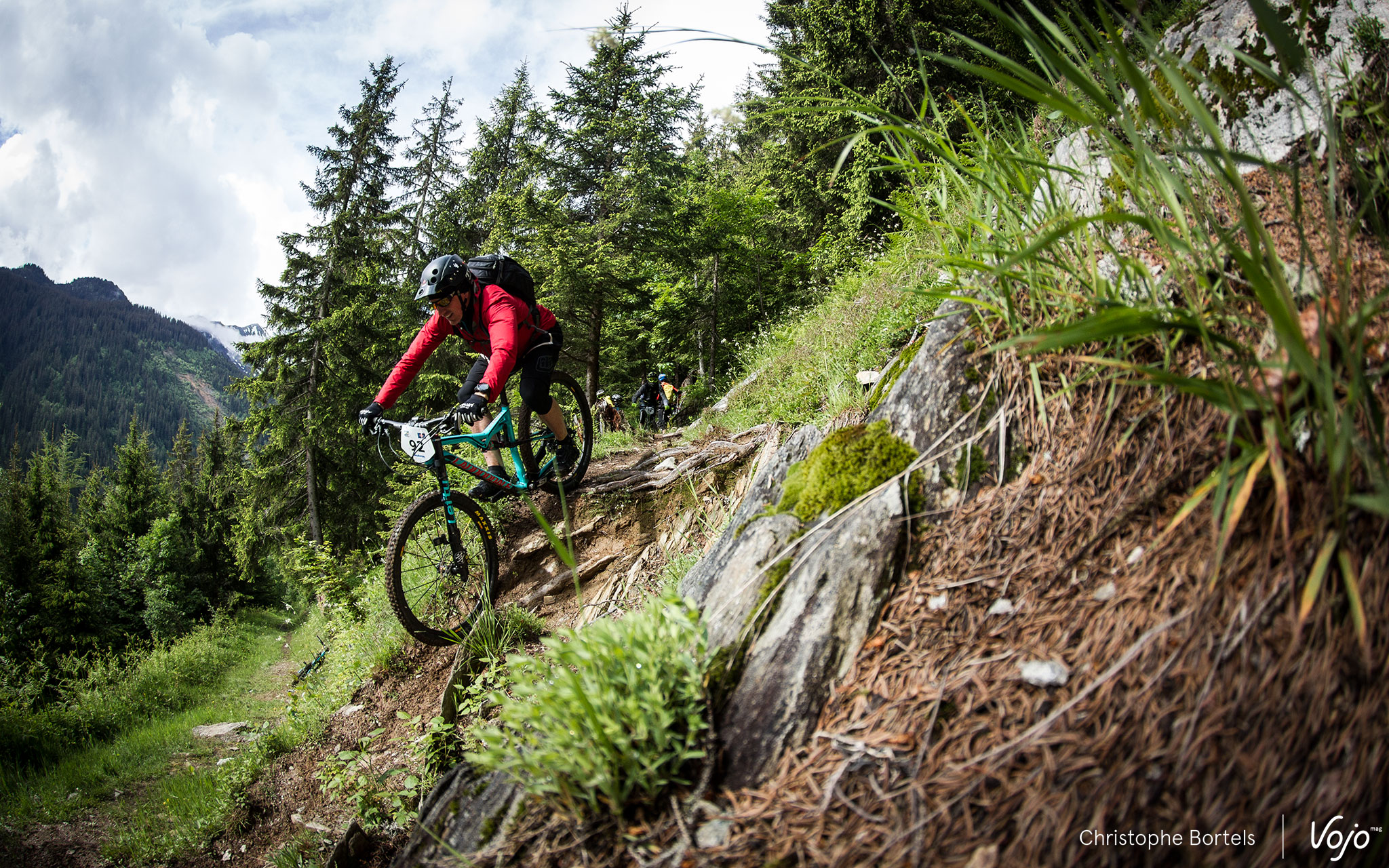 Des paysages à couper le souffle, un singletrack d’enfer, du flow, des racines, des pierres, des épingles… Cette rouge est un régal !