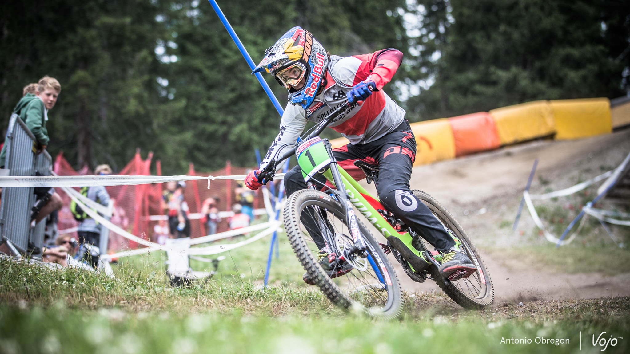 Trois victoires en quatre courses auxquelles il a participé cette année : qui dit mieux ? Personne ! Finn Iles confirme son statut de favori dans la catégorie Junior. Mieux, il gagne avec un chrono qui le placerait dans le top 30 en Elite.