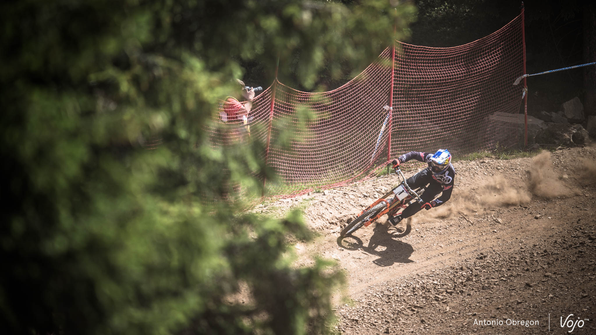 On a bien cru revivre un scénario bien connu : Aaaron Gwin qui part tôt en finale après des qualifs ratées et qui claque un gros gros chrono que personne ne parviendra à battre… Eh bien non ! Même s’il a fallu attendre le tout dernier pilote en piste pour que le temps de référence tombe enfin.