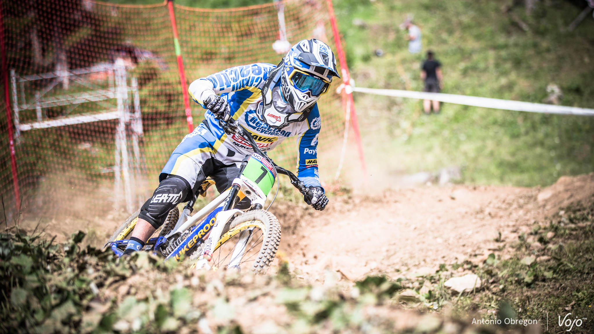 Eliott Heap monte en puissance. Alors que son meilleur résultat était une 5e place jusqu’à présent, il grimpe sur la 2e place du podium à Lenzerheide, à un peu plus de 2 secondes de Finn Iles.