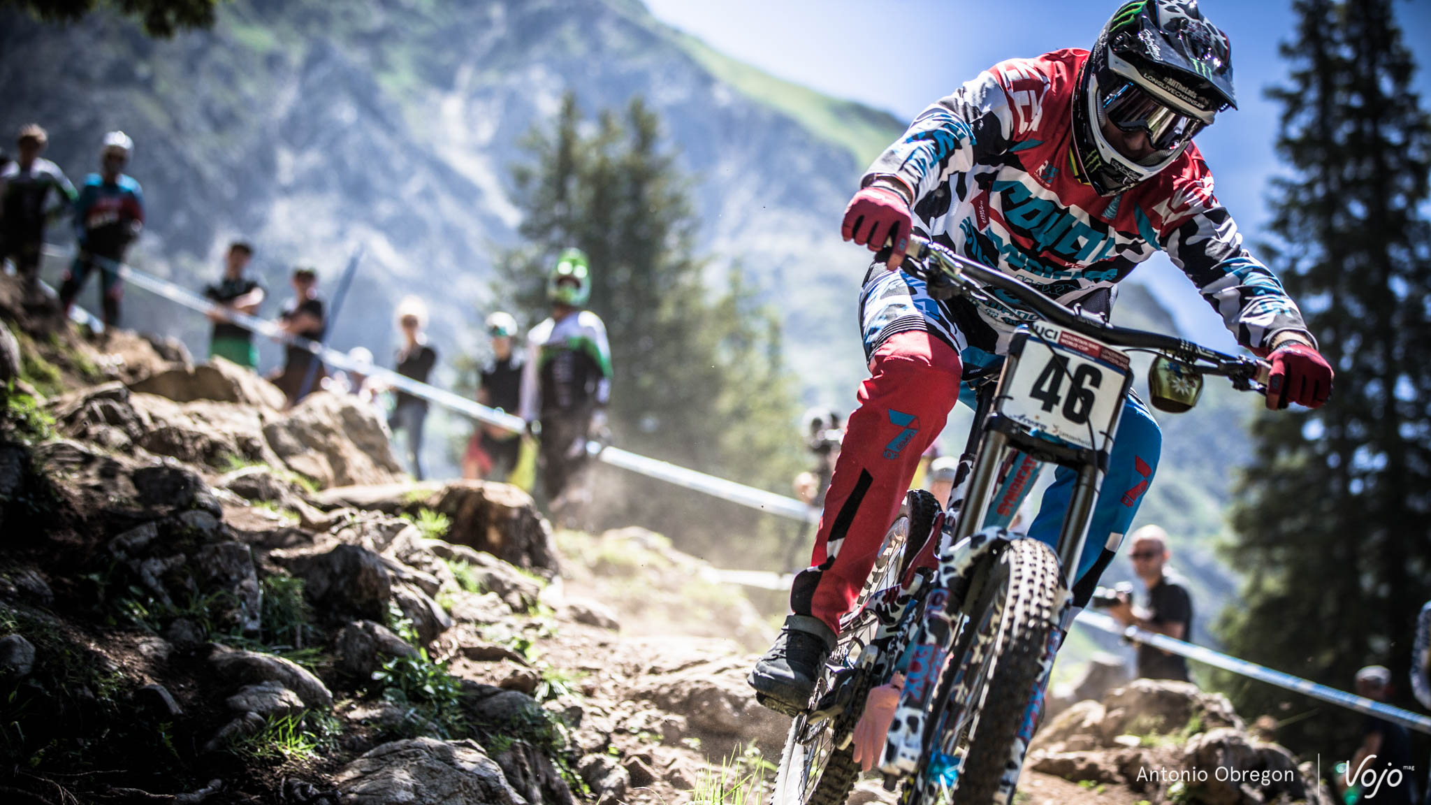 Steve Peat, qui pour rappel court son ultime saison en coupe du monde, s’est davantage fait remarquer par sa tenue et son vélo que par ses résultats ce week-end. Le papy de la descente prend la 49e place.