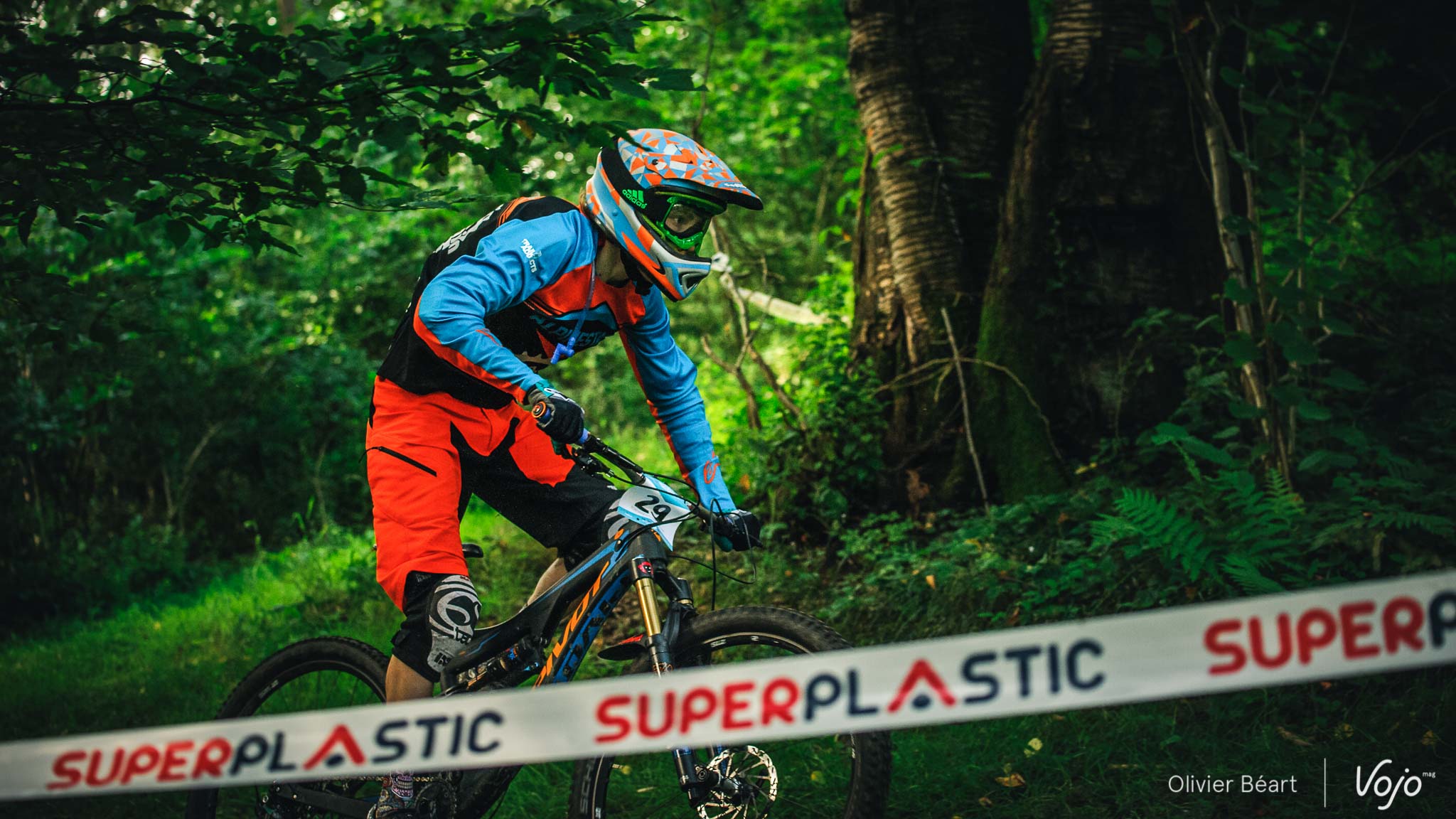 <strong>Rob Vanden Haesevelde</strong>, peu connu sur la scène enduro belge, monte sur la troisième marche du podium pour sa première participation à une Belgian Enduro Cup. C’est lui qui signe le meilleur temps dans la SP5.