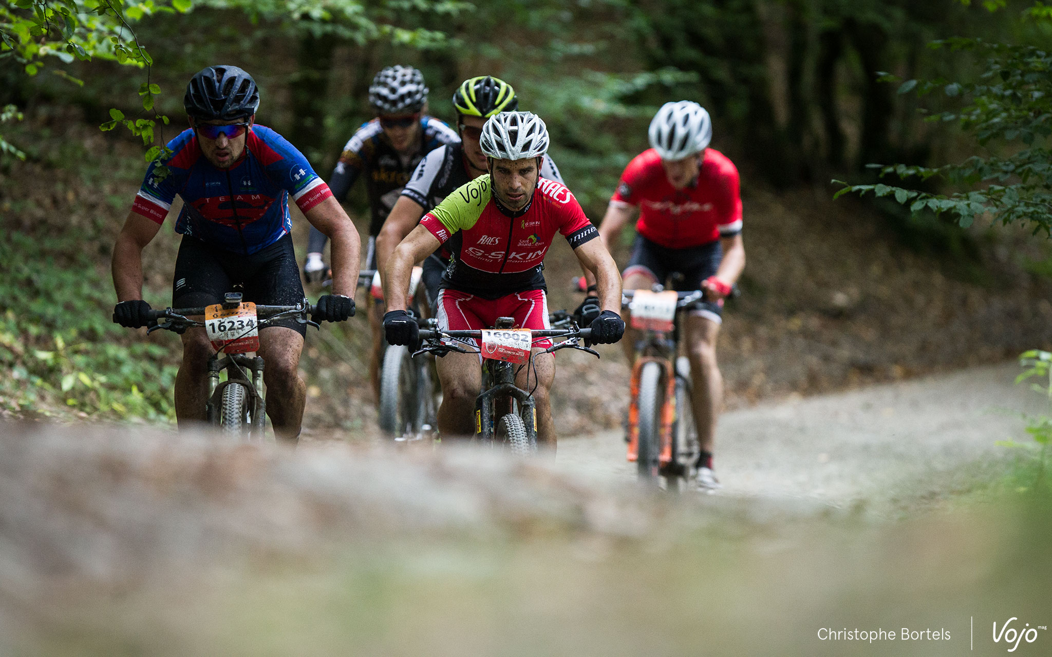 20km plus loin, pas de changement : on retrouve le même groupe aux commandes.