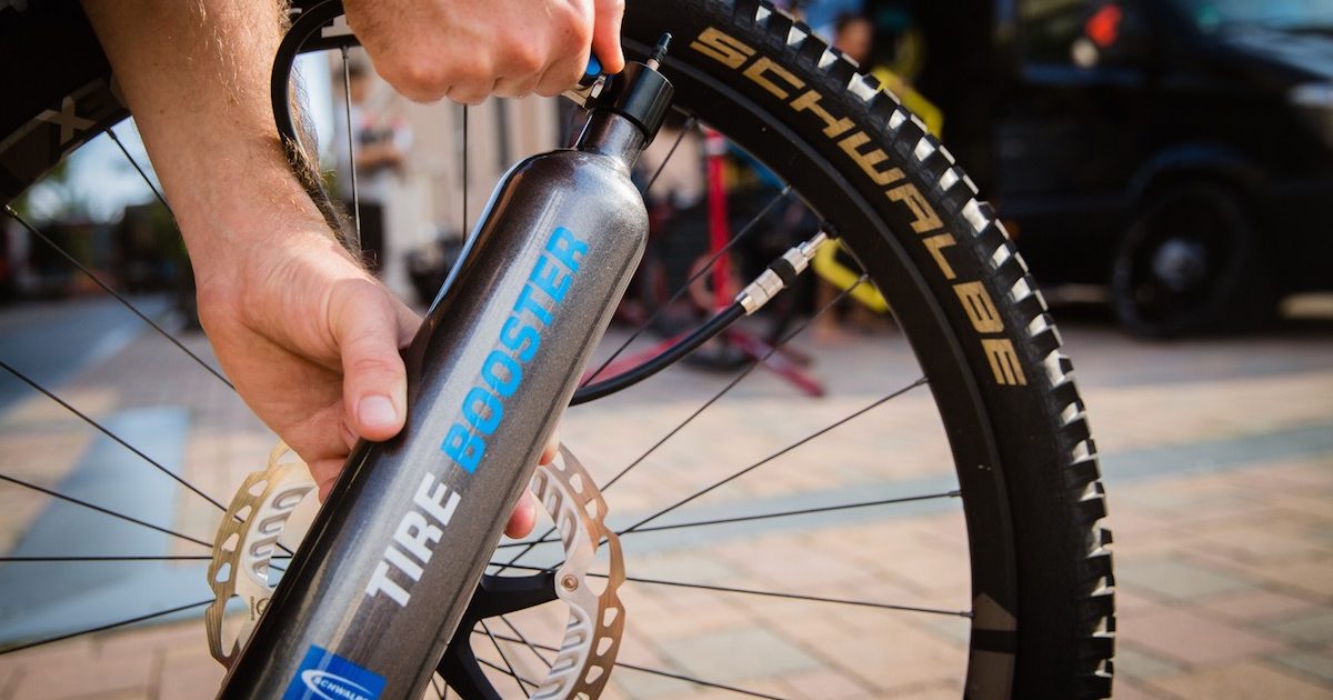 Schwalbe Tire Booster : l'accessoire spécial tubeless ⋆ Vojo