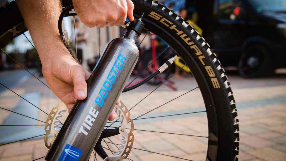 Schwalbe Tire Booster : l’accessoire spécial tubeless