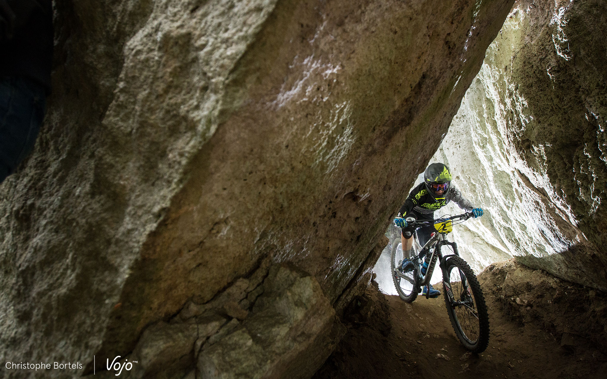 Endroit exceptionnel – ce passage dans une petite grotte dans la spéciale 3 – et pilote exceptionnelle : Cécile Ravanel, qui n’a rien lâché malgré un titre déjà dans la poche… Résultat : le scratch dans 6 des 7 spéciales et une 7e victoire cette saison!