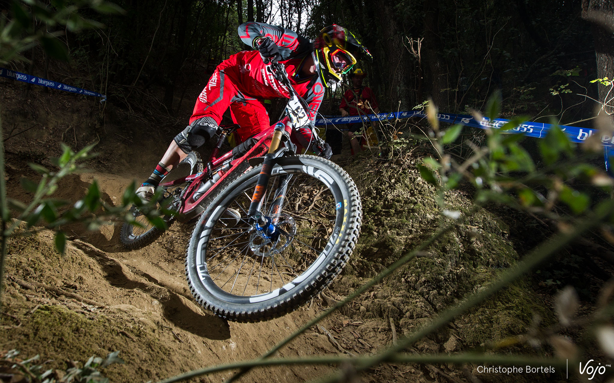 La position de cette épreuve tard dans le calendrier permet en effet aux pilotes d’autres disciplines de venir s’essayer à l’enduro sans risquer de compromettre leur saison. Une belle brochette de descendeurs était d’ailleurs présente, à commencer par Greg Minnaar, 61e. En ayant roulé à l’aveugle puisqu’il n’avait pas participé aux recos !