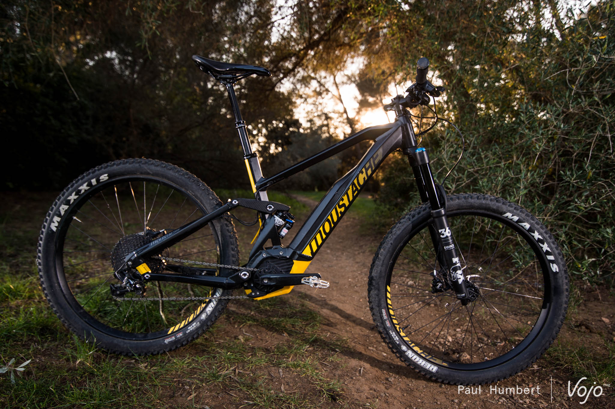 moustache race 9 carbon