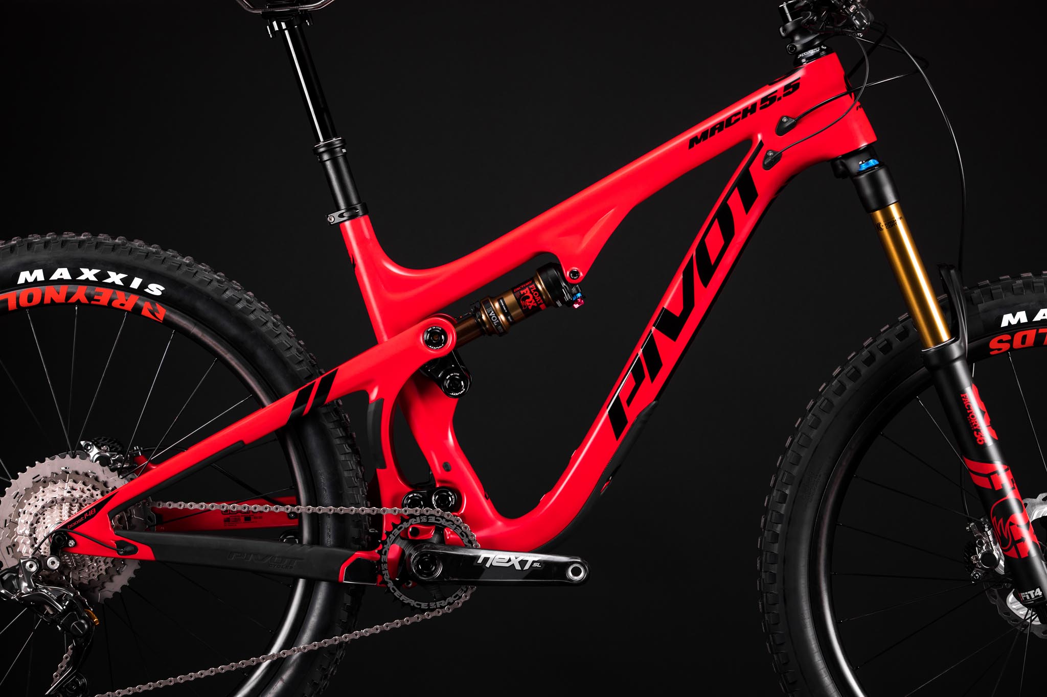 Pivot Mach 5.5 Carbon mangeur de trails Vojo