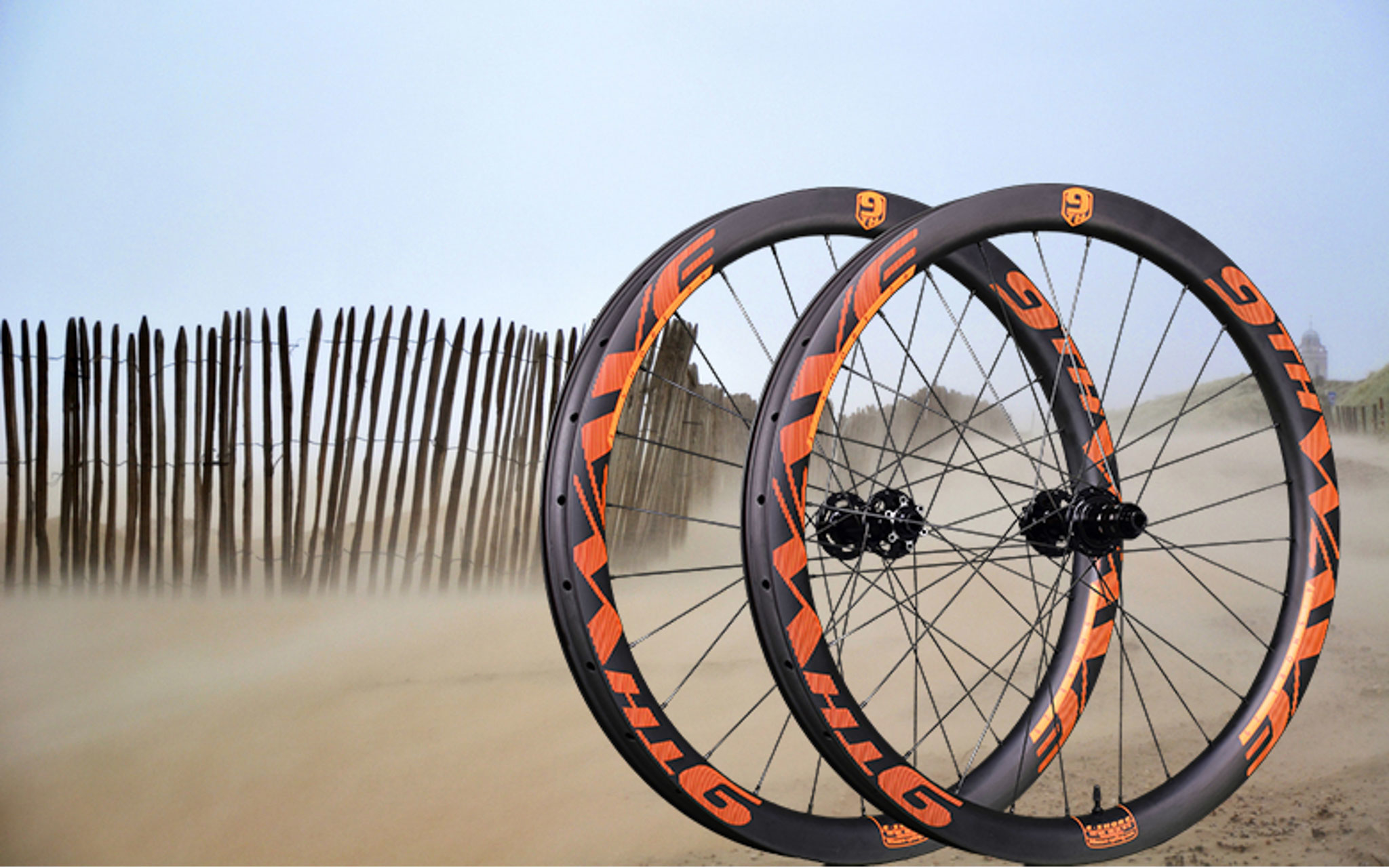 Nieuw 9th Wave 4 S Carbon Aerowielen Voor Op Het Strand 9th Wave Stelde Zichzelf De Vraag Waarom Iedereen Op Het Strand Met Lage Velgen Rijdt Terwijl Racefiets Hoge Niet Meer Weg Te Denken Zijn