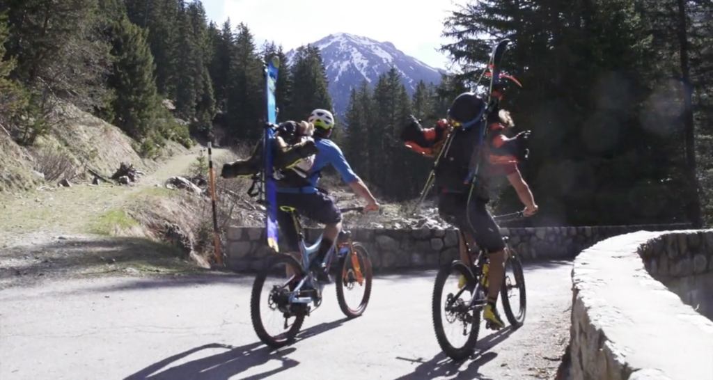 Tito Tomasi et François Bailly Maître, à ski, à vélo et à la mer