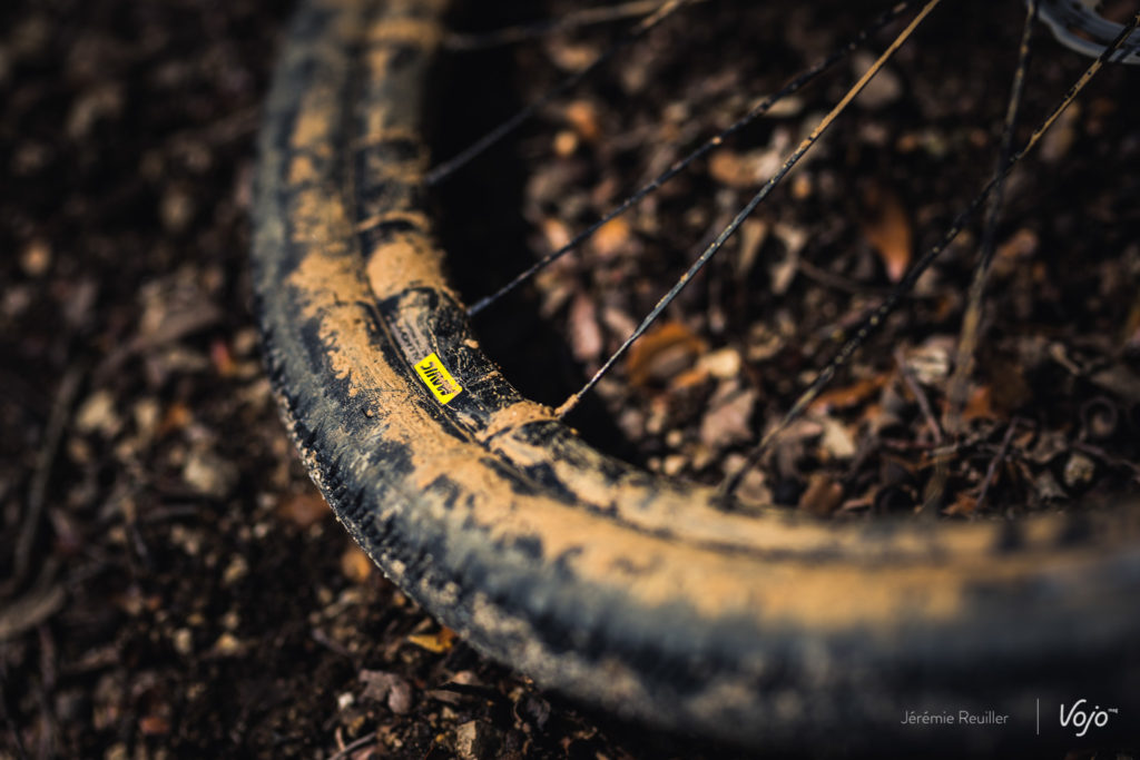 Nouveauté : avec ses roues, pneus et textile Allroad, Mavic se lance dans le gravel