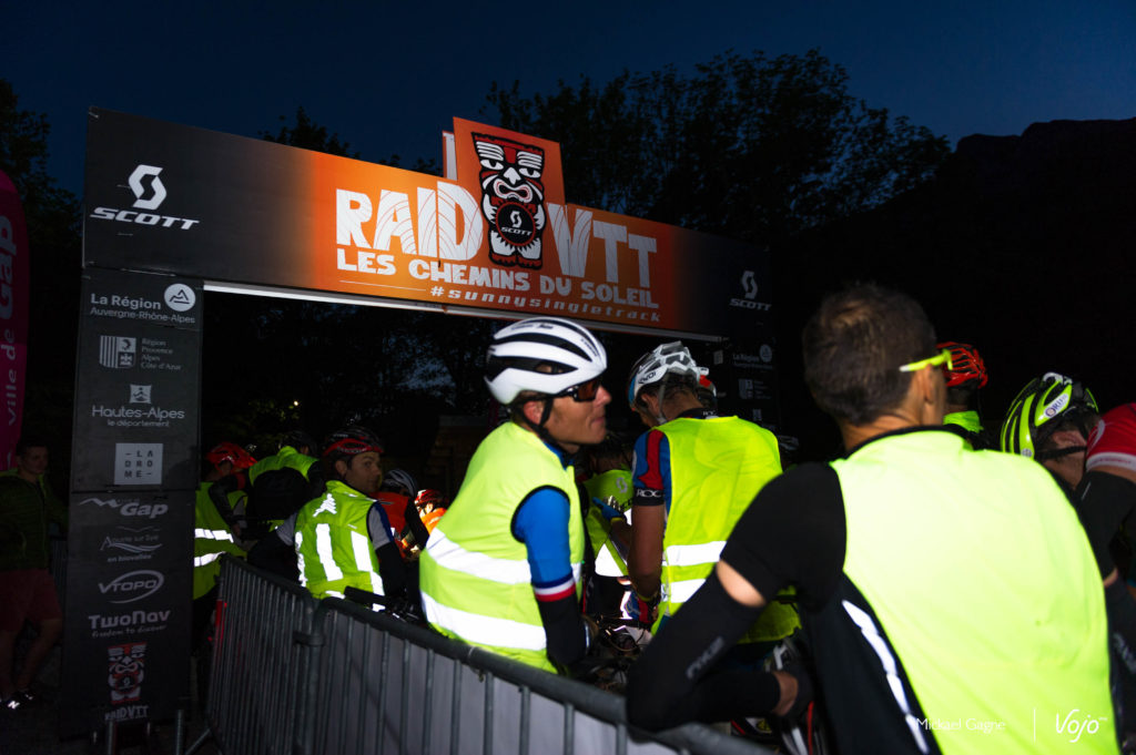 départ raid vtt nocture cédrick dubois