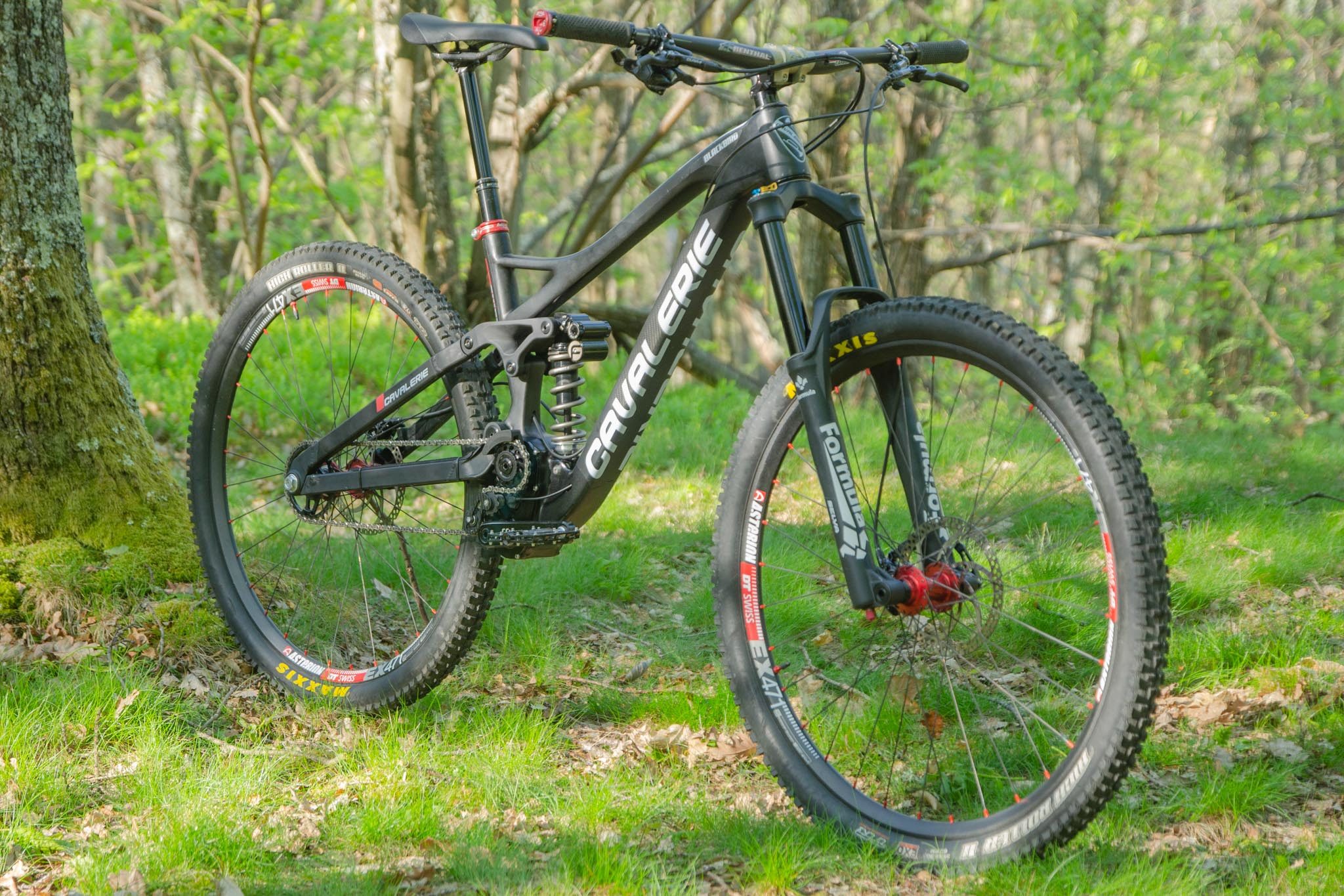 Cavalerie Blackbird | Un enduro en carbone produit en France !