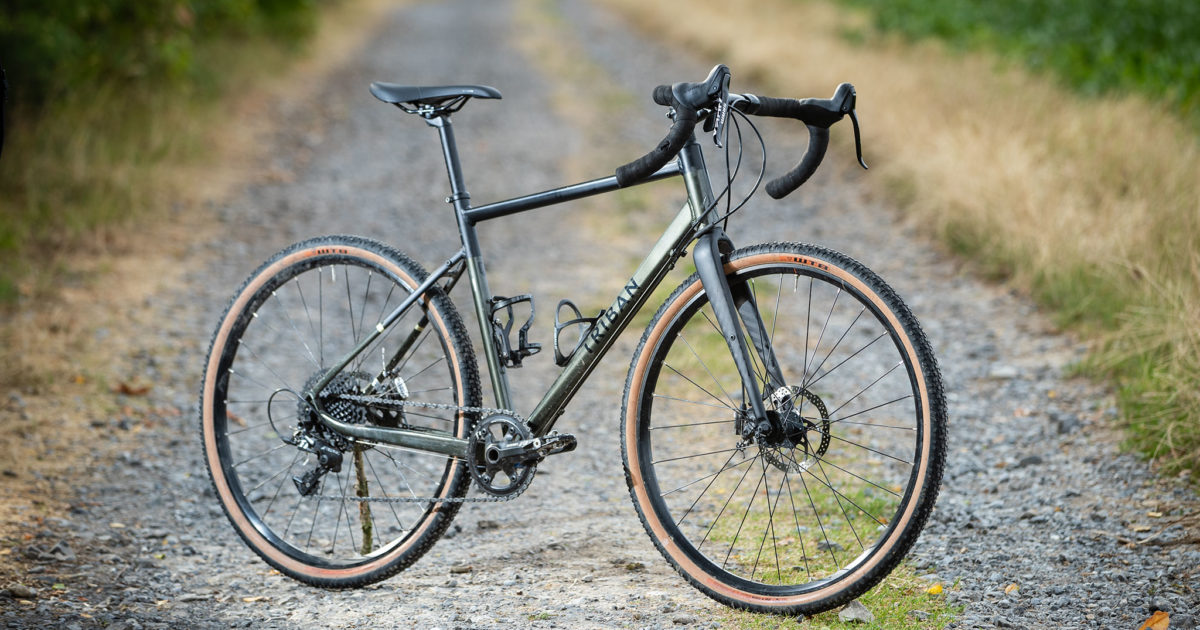 Prise en main | Triban RC520 Gravel LTD : édition limitée et temps compté - Vojo Magazine