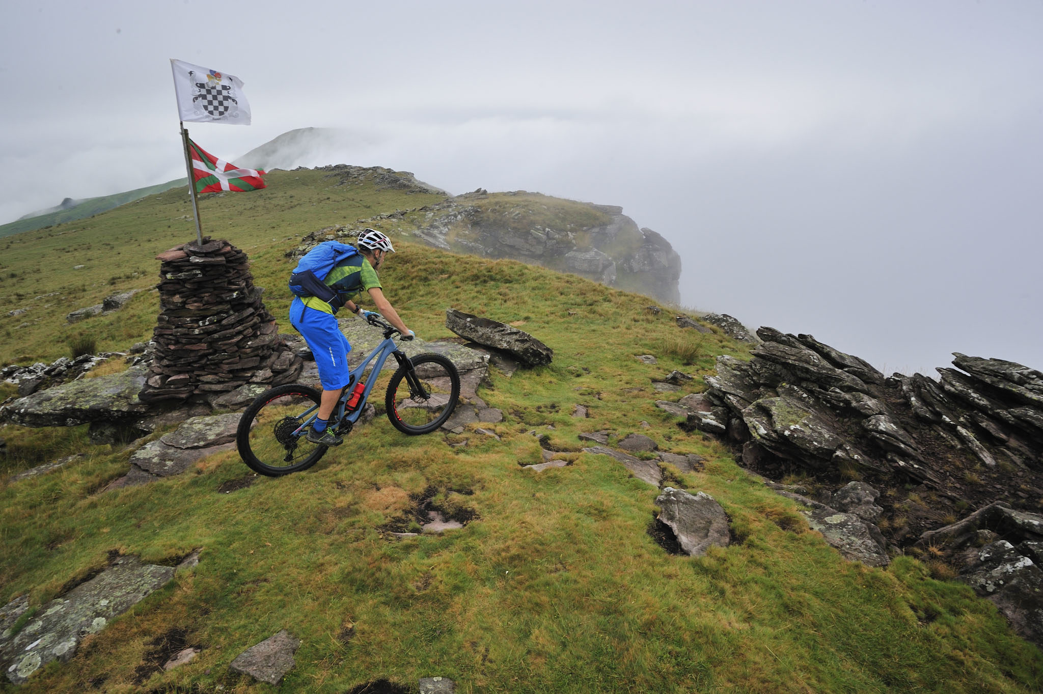 Entre ciel et mer : la Grande Traversée du Pays basque à VTT