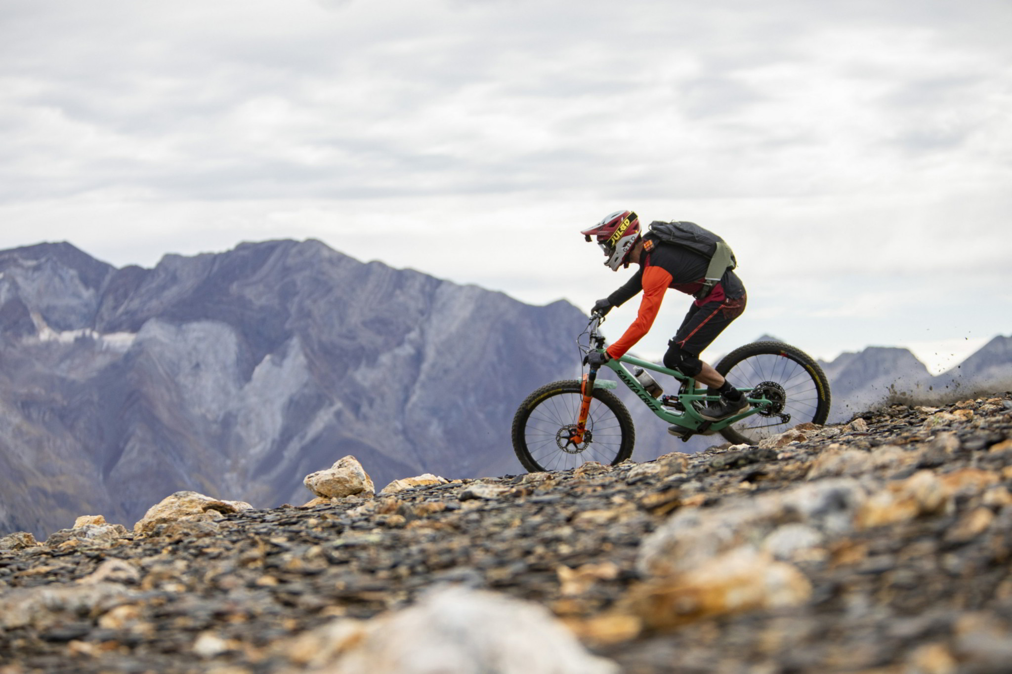 Vue sur le massif des Posets, 2ème plus haut massif des Pyrénées. Photo : Juanjo Otazu – Indomit Visuals