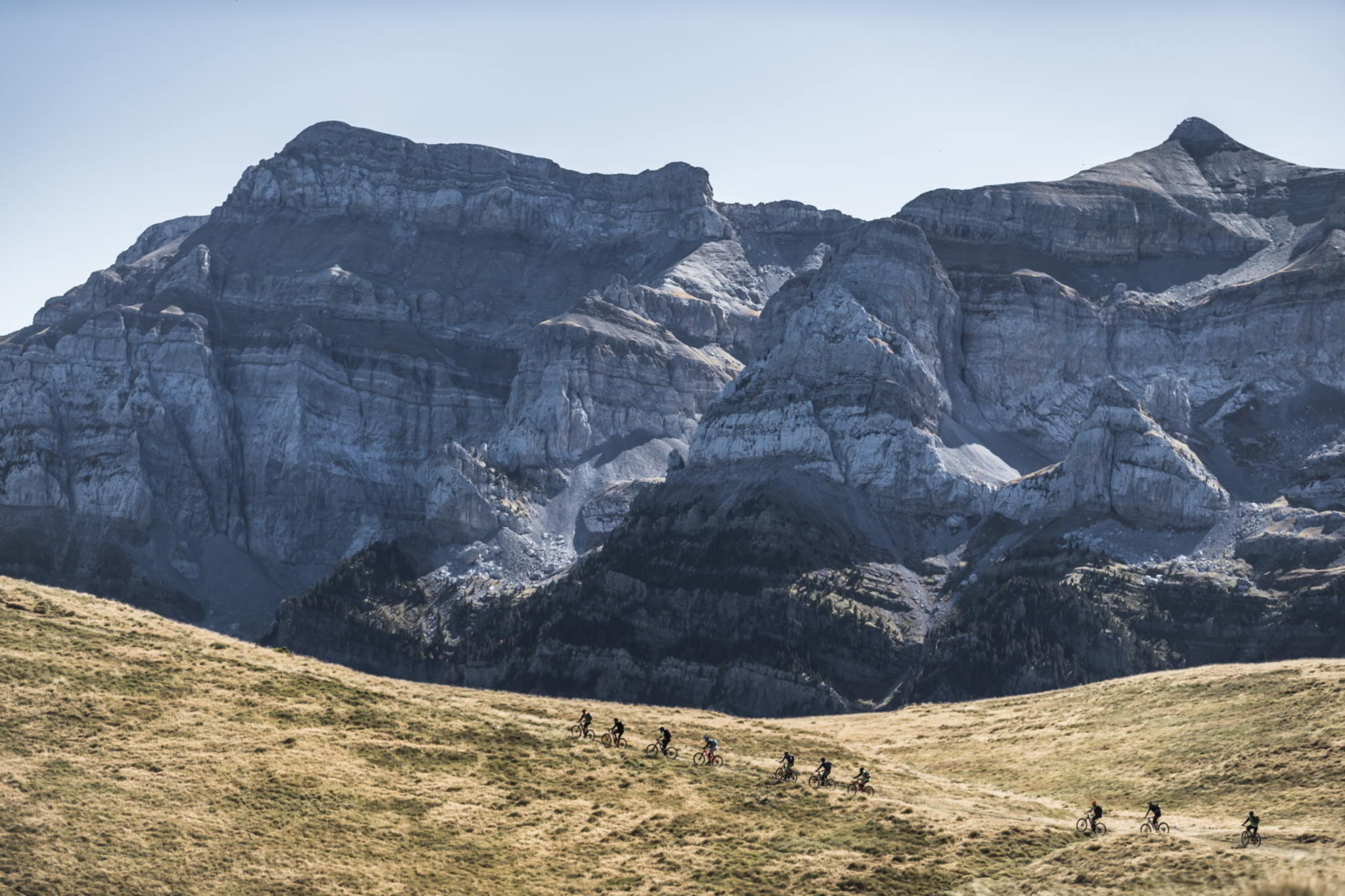 Des liaisons aux paysages à couper le souffle, ici face aux balcons de Pineta. Photo : Juanjo Otazu – Indomit Visuals