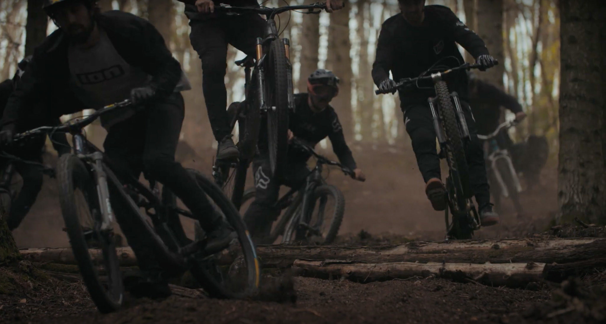 Between the laces – Louis Reboul, Kilian Bron, William Robert & friends…