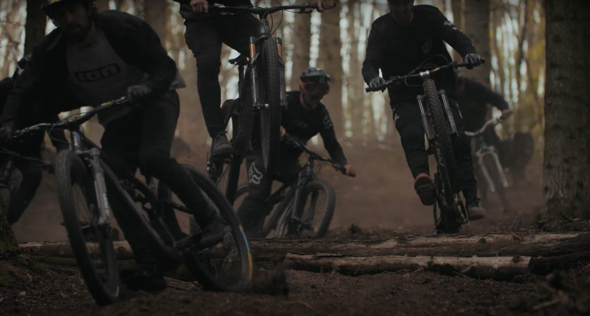 Between the laces – Louis Reboul, Kilian Bron, William Robert & friends…