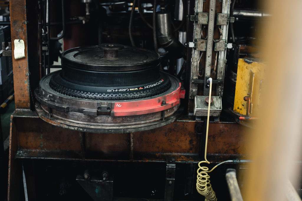 Visite | Hutchinson : dans la cuisine d’un pneu Made in France