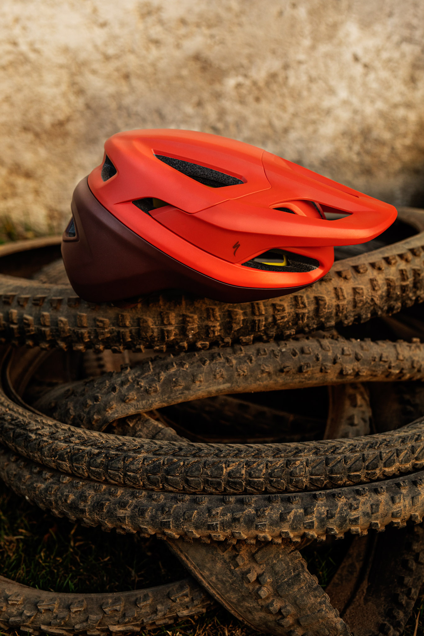 Nouveauté Specialized Ambush II & Camber des casques pour toutes — free download