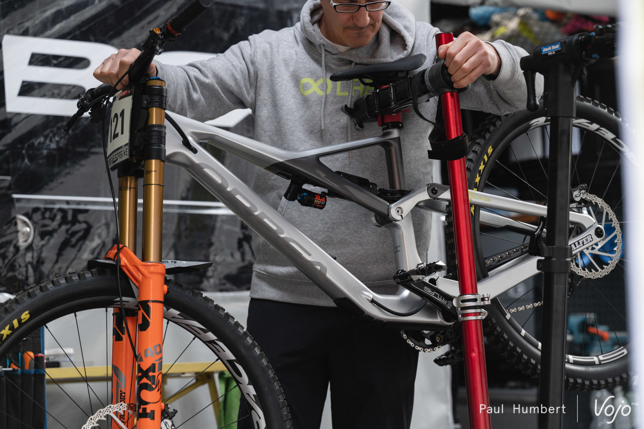 https://www.vojomag.com/app/uploads/2024/05/orbea rise oolab vttae ebike wild damien oton 2024 vojo paul humbert.jpg