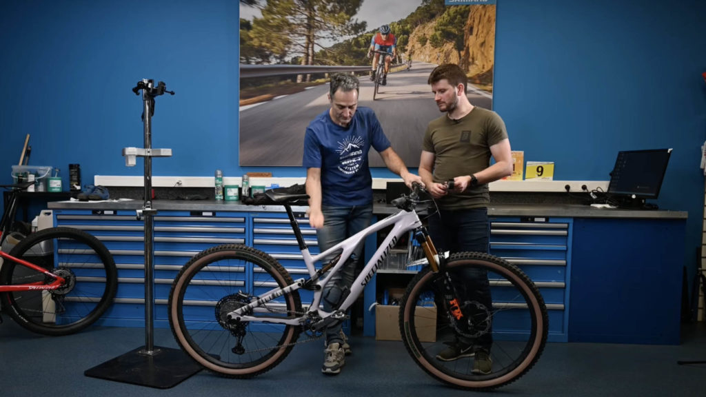 Vidéo | Le check-up indispensable avant de partir rouler à VTT : les conseils de Greg Noce