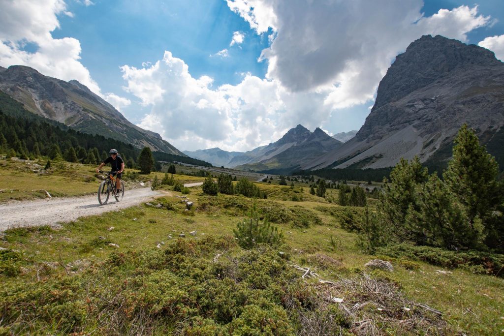Le Nationalpark Bike-Tour en Engadine : la Suisse super-naturelle