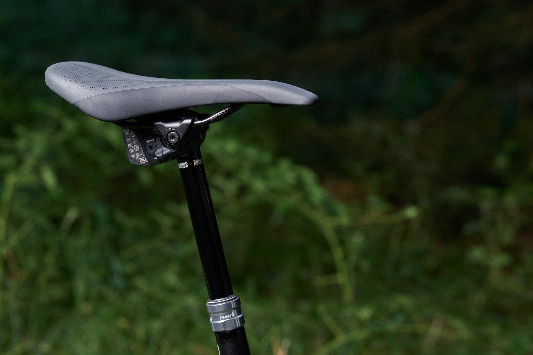 https://www.vojomag.com/app/uploads/2022/08/Reverb AXS dropper seatpost 2 2048x1365.jpg