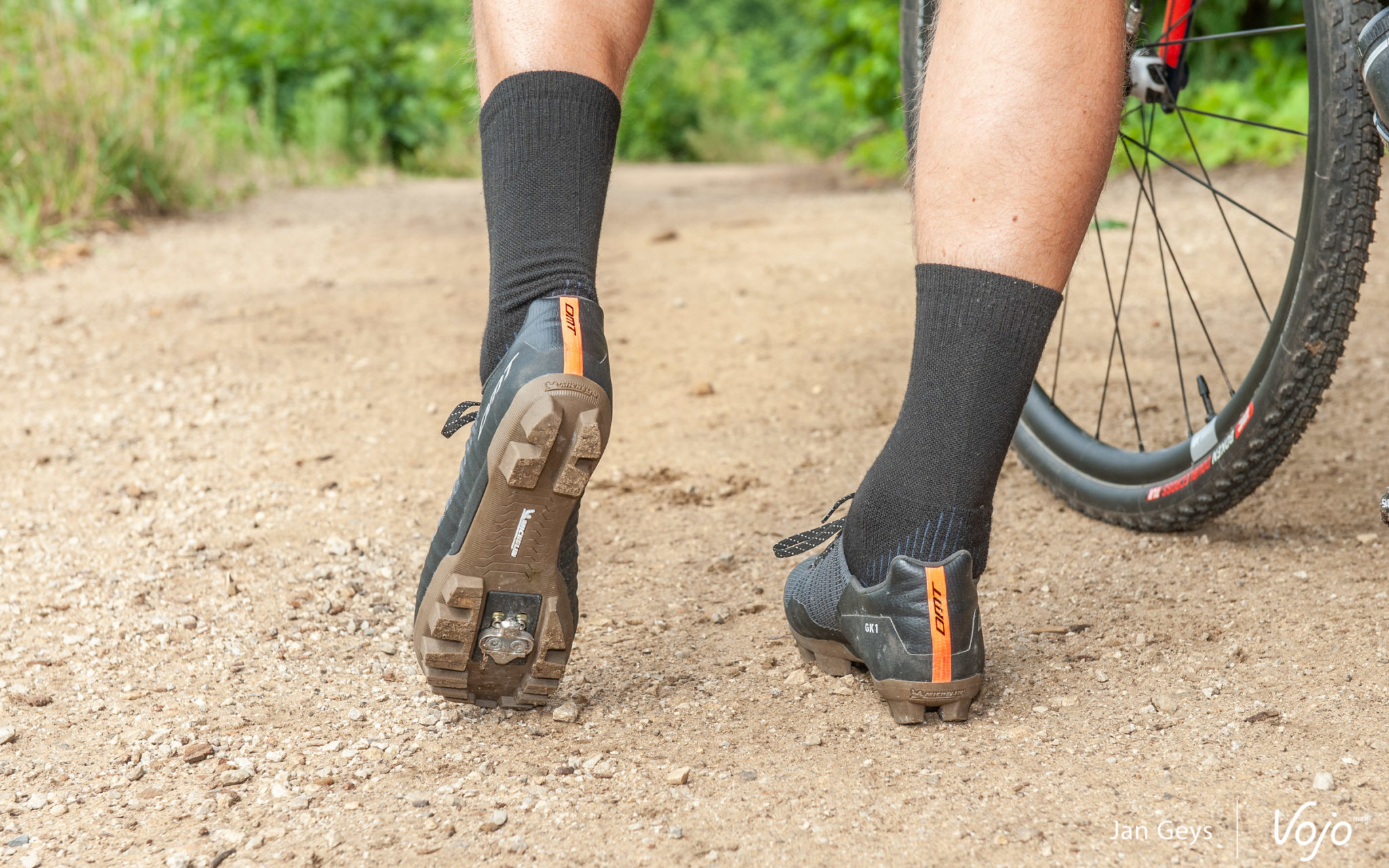 Chaussure velo pied large deals