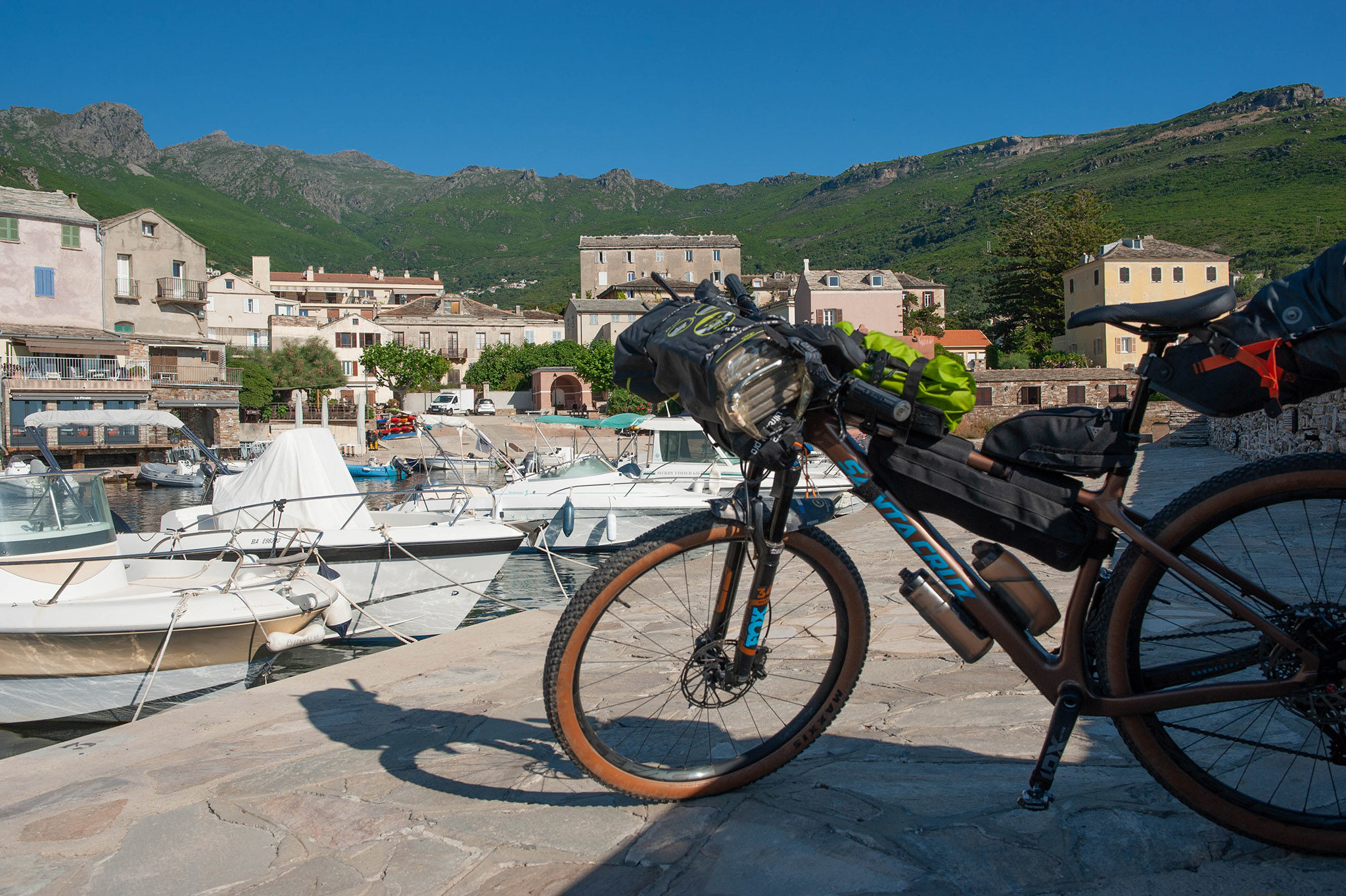 Ontdekking | Corsica: bikepacken op de nieuwe GT20 - Magazine