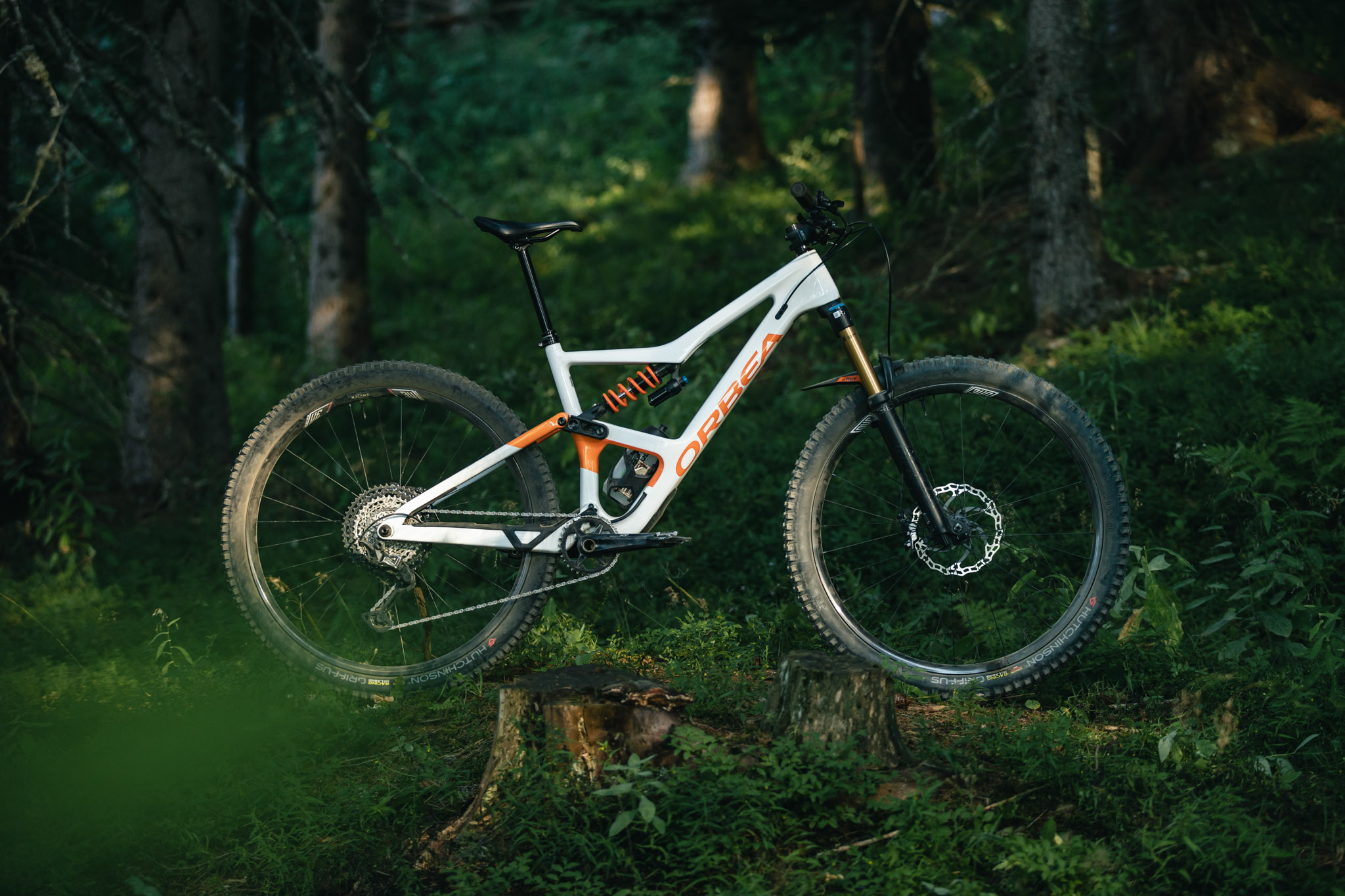 Non, ceci n’est pas un Santa Cruz Hightower… mais il a bien des roues We Are One !